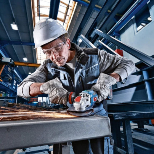 Bosch GWS 18V-11 Professional, акумуляторна кутова шліфмашина 125 мм, безщітковий двигун, 2 акумулятори 5.0 Ah, зарядний пристрій GAL 1880 CV, кейс L-BOXX 136 - 0.601.9N4.103
