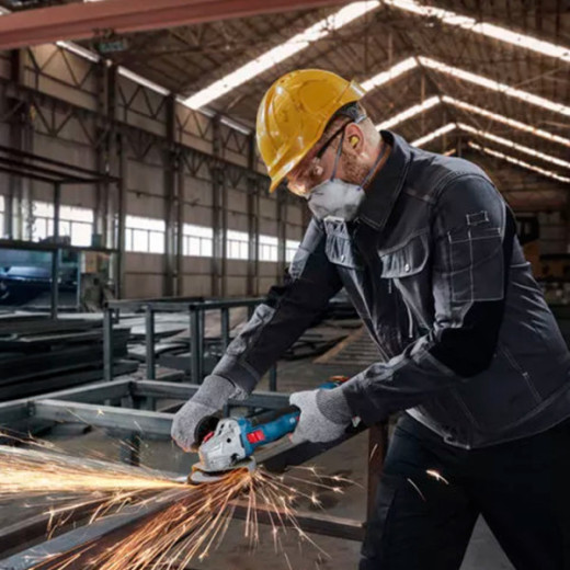 Bosch GWS 18V-8 Professional, акумуляторна кутова шліфмашина 125 мм, безщітковий двигун, 2 АКБ GBA 4.0 Ah, зарядний пристрій GAL 18V-40, кейс - 0.601.9N9.020