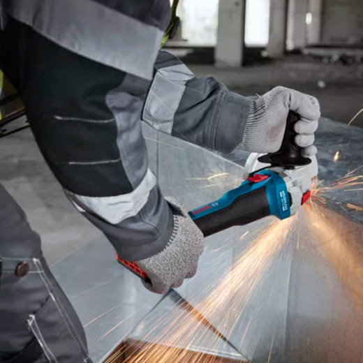 Bosch GWS 18V-8 Professional, акумуляторна кутова шліфмашина 125 мм, безщітковий двигун, 2 АКБ GBA 4.0 Ah, зарядний пристрій GAL 18V-40, кейс - 0.601.9N9.020