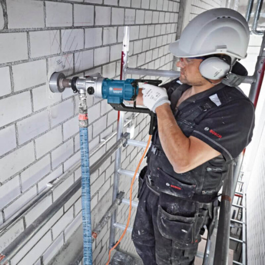Bosch GDB 180 WE Professional, дриль алмазного свердління 2000 Вт, 2-швидкісний редуктор, свердління до 180 мм, плавний пуск, захист від перевантаження, кейс - 0.601.189.800