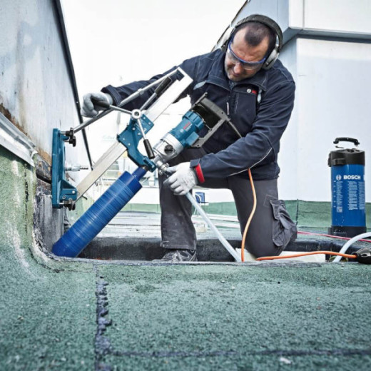 Bosch GDB 180 WE Professional, дриль алмазного свердління 2000 Вт, 2-швидкісний редуктор, свердління до 180 мм, плавний пуск, захист від перевантаження, кейс - 0.601.189.800