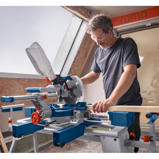 Bosch GCM 18V-216 D Professional, акумуляторна торцювальна пила 18 В, диск 216 мм, без АКБ та ЗП - 0.601.B51.000