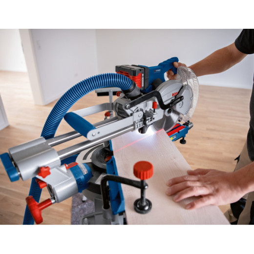 Bosch GCM 18V-216 D Professional, акумуляторна торцювальна пила 18 В, диск 216 мм, без АКБ та ЗП - 0.601.B51.000