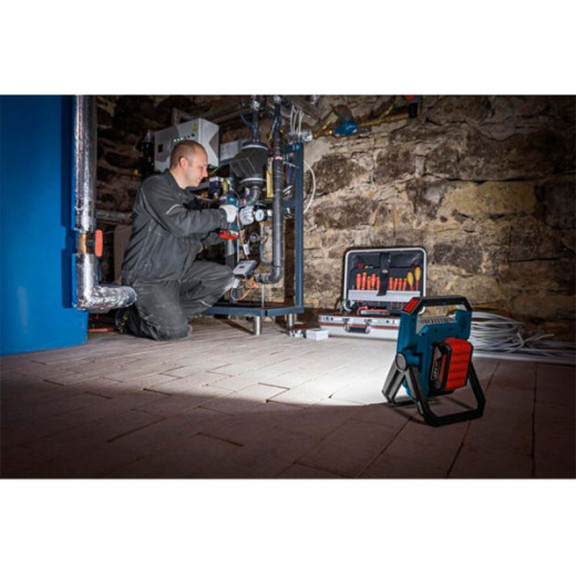 Bosch Professional GLI 18V-1900, акумуляторний світлодіодний прожектор з яскравістю 1900 лм, без акумулятора та зарядного пристрою - 0.601.446.400