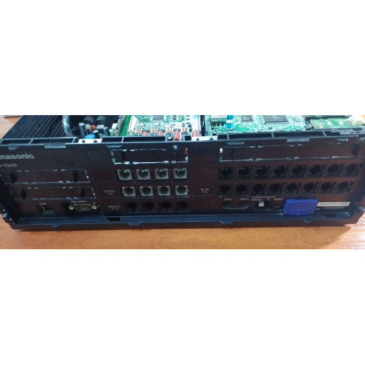 Panasonic KX-TDA30UA, цифрова атс, 8 міських/20 внутрішніх/4 системних порти, 2 канали DISA - KX-TDA30UA